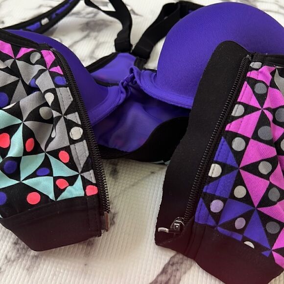Victoria’s Secret Geometric Pattern Front Zip Sport Bra Size 32C - Picture 8 of 13